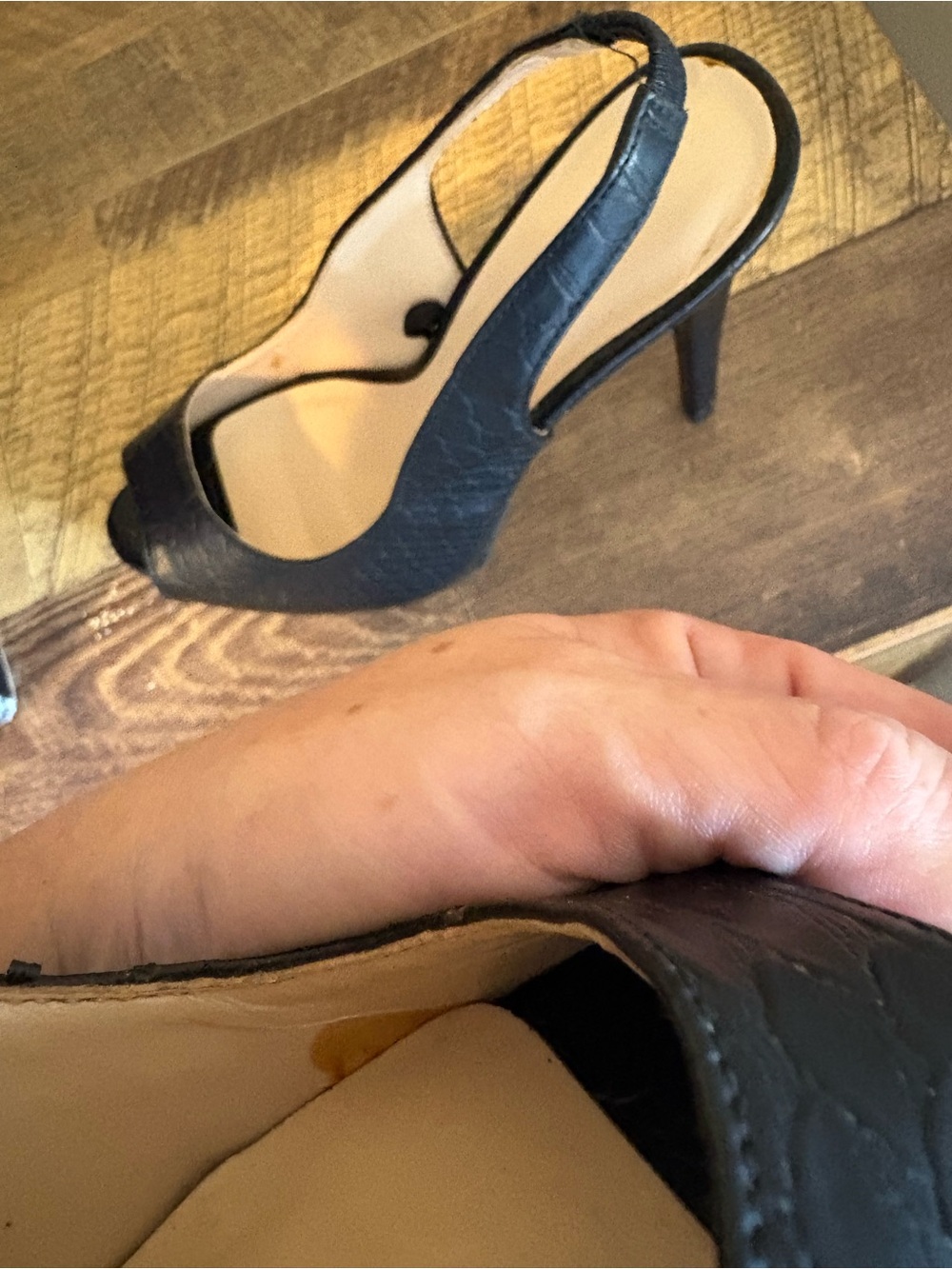 GUESS Black Snakeskin Embossed Peep Toe Platform Slingback Heels Size 6 - Picture 15 of 15